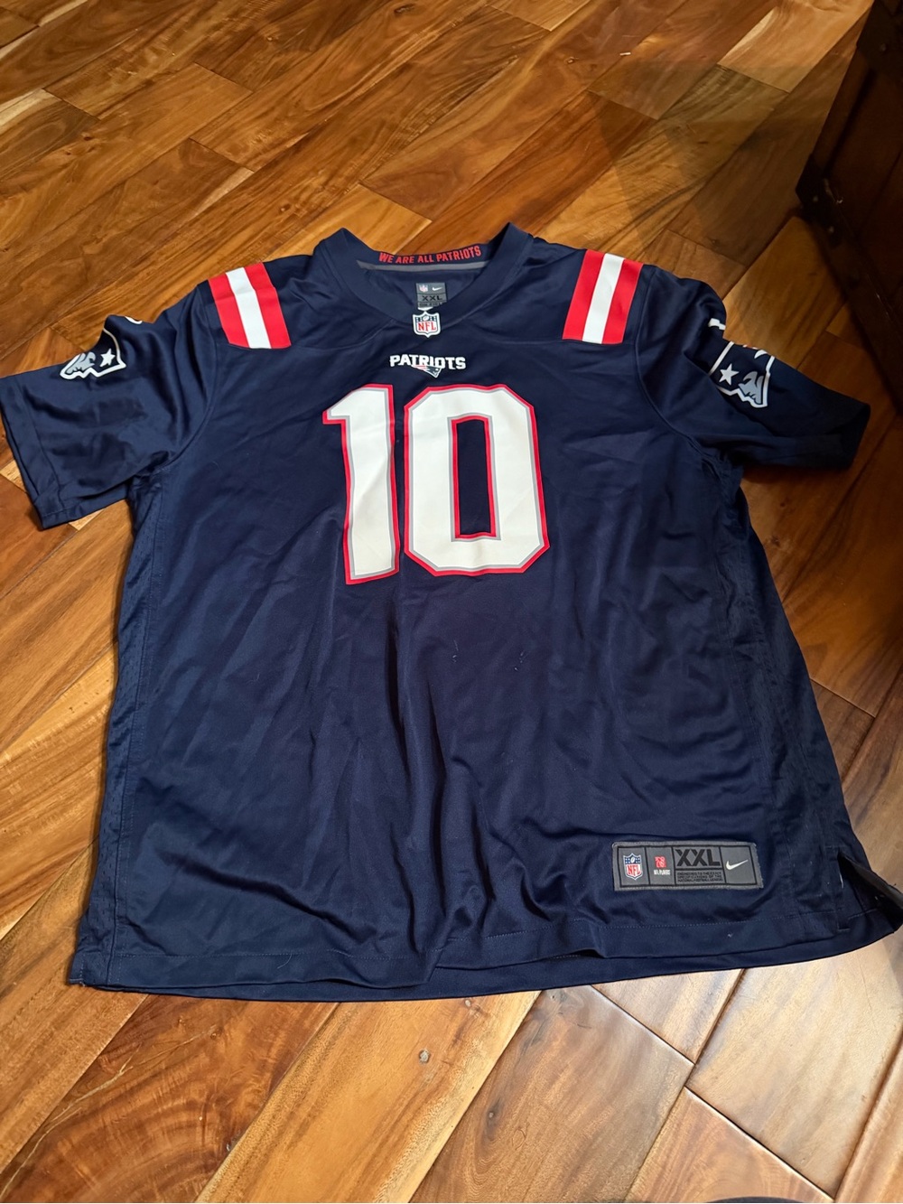 Men’s nfl New England patriots Mac jones #10 jersey. Size xxl